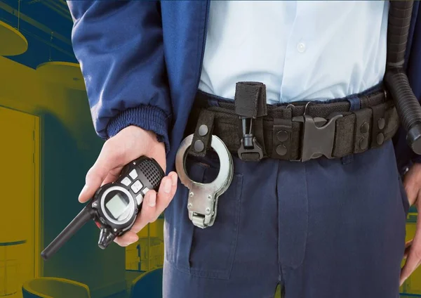 Composición Sección Media Del Guardia Seguridad Masculino Sosteniendo Walkie Talkie —  Fotos de Stock