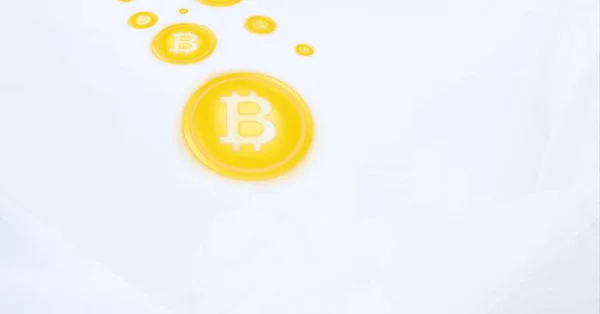 Zusammensetzung Von Gold Bitcoins Auf Weißem Hintergrund Globales Geschäft Kryptowährung — Stockfoto