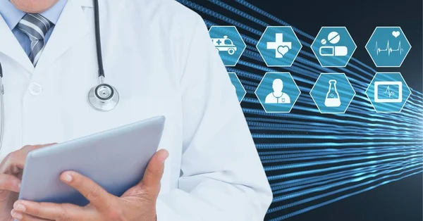 Composición Del Médico Masculino Utilizando Pantalla Virtual Con Iconos Médicos — Foto de Stock