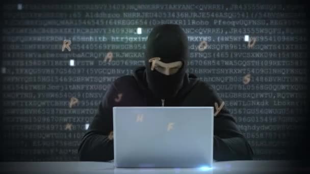 Animación Del Procesamiento Datos Cartas Sobre Hacker Caucásico Usando Computadora — Vídeo de stock