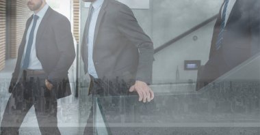 Modern binada yürüyen iş adamlarının bileşimi. küresel iş seyahati ve finans kavramı dijital olarak oluşturulmuş görüntü.