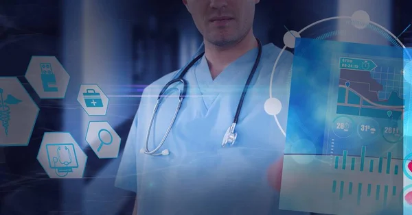 Orvosi Adatfeldolgozás Férfi Egészségügyi Dolgozó Középső Része Ellen Láthatatlan Képernyőt — Stock Fotó