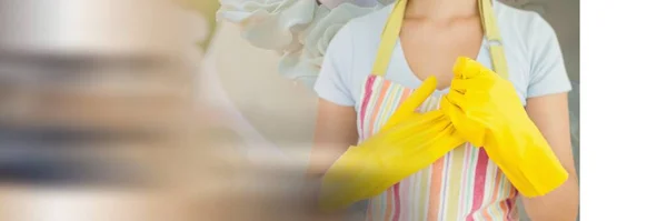 头戴黄色清洁手套 运动模糊的高加索妇女的中段构成 家务劳动和家庭生活概念数字生成的图像 — 图库照片