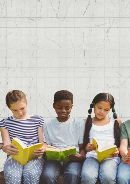 Composición Del Grupo Escolares Que Leen Libros Sobre Papel Blanco —  Fotos de Stock