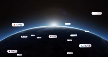 Sosyal medya simgeleriyle birden fazla konuşma kabarcığı ve küreye karşı artan sayıda. Sosyal medya ağı ve teknoloji