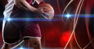 Fotokopi alanı olan topu tutan basketbolcunun orta bölümünün kompozisyonu. spor ve yarışma konsepti dijital olarak oluşturulmuş görüntü.