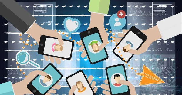 Composição Pessoas Segurando Smartphones Com Ícones Mídia Social Sobre Telas — Fotografia de Stock