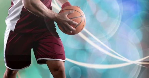 Komposisi Tengah Pemain Basket Memegang Bola Dengan Ruang Fotokopi Konsep — Stok Foto
