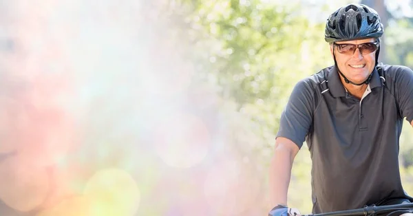 Composition Souriant Ajustement Homme Caucasien Équitation Vélo Dans Forêt Avec — Photo