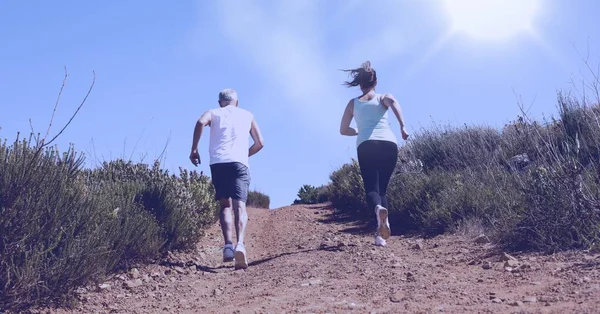 Složení Zadního Pohledu Muže Ženu Běžící Venkově Sport Fitness Aktivní — Stock fotografie