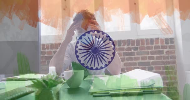사업가의 얼굴에 마스크를 비공식 글로벌 코로나 바이러스 대유행 인도적 디지털로 — 비디오