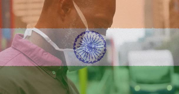Composição Homem Usando Máscara Facial Sobre Bandeira Indiana Conceito Global — Vídeo de Stock