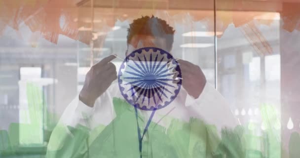 Animáció Egy Férfi Orvosról Aki Maszkot Visel Indiai Zászló Felett — Stock videók