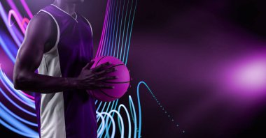 Siyah arka planda topu olan atletik erkek basketbolcunun kompozisyonu. spor, fitness ve aktif yaşam tarzı konsepti dijital olarak oluşturulmuş görüntü.