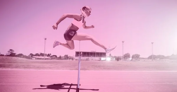 Composición Ajuste Atleta Mujer Caucásica Salto Obstáculo Con Espacio Copia —  Fotos de Stock