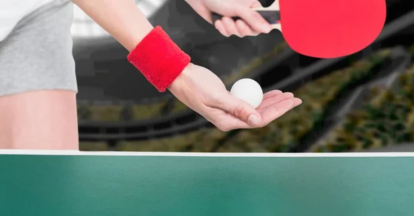 Zusammensetzung Des Mittleren Abschnitts Der Tischtennisspielerin Mit Ball Und Schläger — Stockfoto