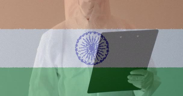 Animáció Egészségügyi Dolgozó Ppe Öltönyben Digitális Hőmérővel Indiai Zászló Felett — Stock videók