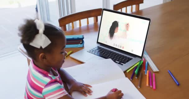 Menina Afro Americana Fazendo Lição Casa Tendo Videochamada Com Professora — Vídeo de Stock