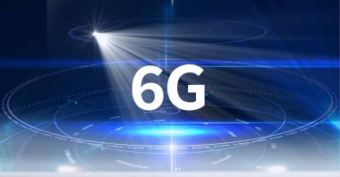Dürbün üzerinde 6G beyaz metin ve koyu arkaplanda parlayan mavi-beyaz ışık kompozisyonu. küresel iletişim teknolojisi dijital arayüz kavramı, dijital olarak oluşturulmuş görüntü.