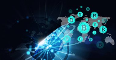 Mavi arka planda bitcoin sembolleri, dünya ve dünya haritaları. küresel kripto para birimi, iş ve bağlantılar konsepti dijital olarak oluşturulmuş görüntü.