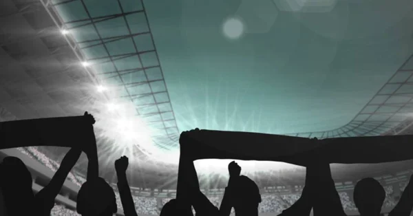 Sport Szurkolók Sziluettjének Összetétele Sportstadionban Ragyogó Reflektorfényekkel Sport Versenykoncepció Digitálisan — Stock Fotó