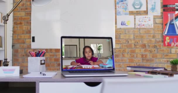 Webkamera Pohled Afrického Amerického Chlapce Videohovoru Notebooku Stole Škole Dálkové — Stock video
