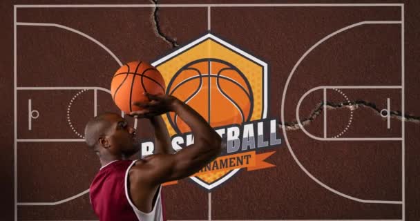 Animatie Van Basketbalspeler Met Bal Basketbalveld Achtergrond Sport Concurrentie Concept — Stockvideo