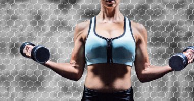 Halterleri kaldıran güçlü beyaz kadının orta bölümünün bileşimi. spor, fitness ve aktif yaşam tarzı konsepti dijital olarak oluşturulmuş görüntü.