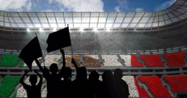 Spor fanatiklerinin siluetleri spor stadyumunun üzerinde Meksika bayrağıyla tezahürat yapıyor. Spor etkinliği ve yarışma konsepti dijital olarak oluşturulmuş video.