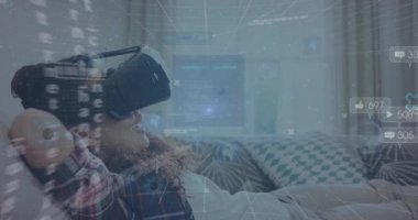 Animasyon 6G metin, sosyal medya simgeleri vr kulaklık takan kadın afişleri. küresel çevrimiçi iletişim, dijital arayüz ve teknoloji konsepti dijital olarak oluşturulmuş video.