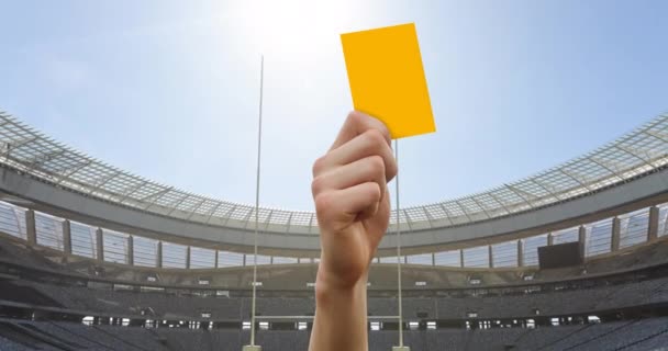 Animacja Sędziego Trzymającego Żółtą Kartę Boisku Rugby Stadionie Sportowym Globalne — Wideo stockowe