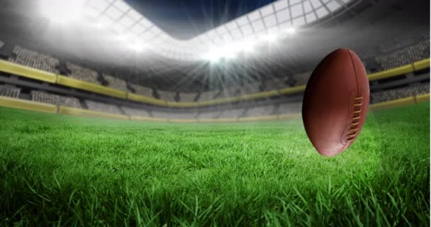 Futbol Stadyumunda Çimlerin Üzerinde Zıplayan Rugby Toplarının Animasyonu Spor Etkinliği — Stok video