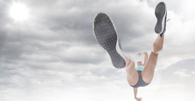 Kafkas kadın yüksek atlamacı kompozisyonu fotokopi alanı ile havada. spor ve yarışma konsepti dijital olarak oluşturulmuş görüntü.