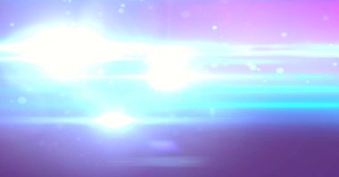 Parlayan mavi ve beyaz ışık enerjisinin bileşimi. Soluk ve koyu mor arkaplanda izler var. İletişim, enerji ve ışık, soyut arkaplan kavramı, dijital olarak oluşturulmuş görüntü.