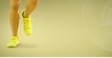Sarı arka planda fotokopi aletiyle koşan erkek sporcunun bacakları. Spor ve rekabet konsepti dijital olarak oluşturulmuş imaj.