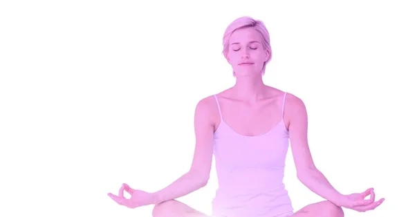 Blanke Fitte Vrouw Met Gesloten Ogen Die Yoga Beoefent Witte — Stockfoto