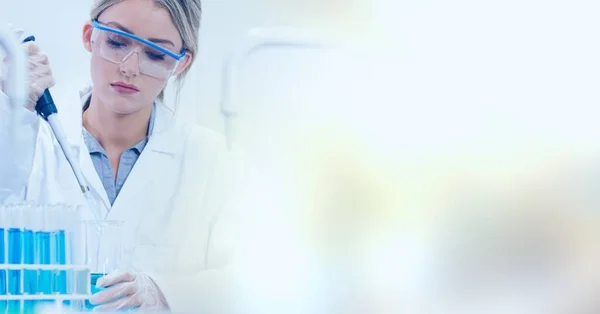 Composición Del Técnico Laboratorio Femenino Usando Pipeta Con Espacio Copia —  Fotos de Stock