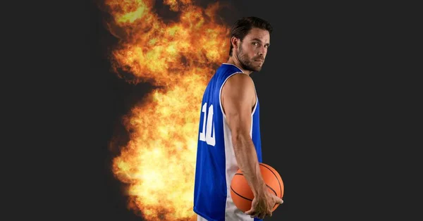 Samenstelling Van Kaukasische Mannelijke Basketbalspeler Met Bal Met Vuur Kopieerruimte — Stockfoto