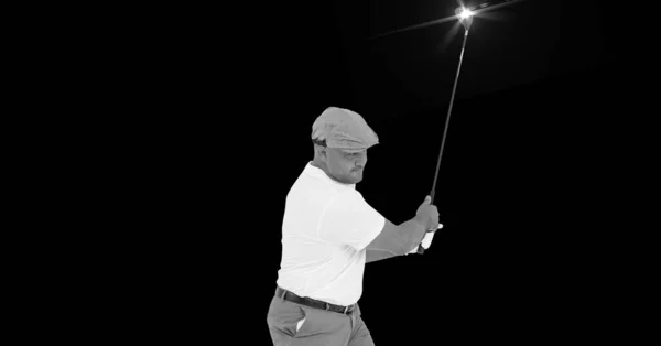 黒と白のコピースペースとゴルフクラブと男性のゴルフ選手の構成 スポーツと競争の概念をデジタルで生成し — ストック写真