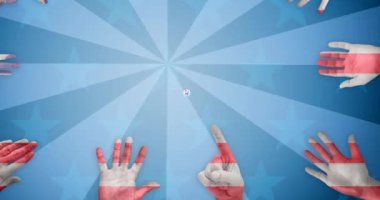 Amerikan bayrağıyla boyanmış ellerin üzerindeki 4 Temmuz metninin animasyonu. Vatanseverlik, bağımsızlık ve kutlama konsepti dijital olarak oluşturulmuş video.