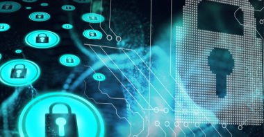 Bilgisayar devre kartının üzerindeki çevrimiçi asma kilit simgelerinin bileşimi. küresel bağlantılar, teknoloji ve dijital arayüz kavramı dijital olarak oluşturulmuş görüntü.