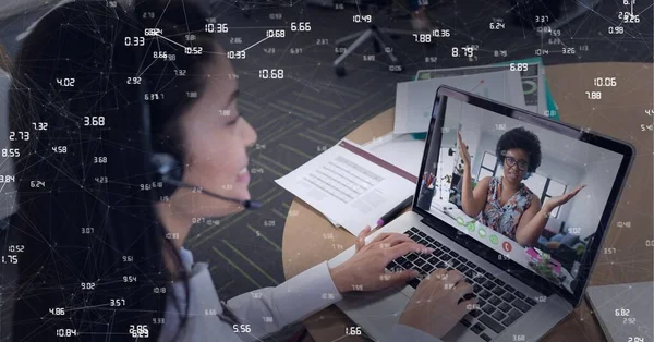 Samenstelling Van Het Netwerk Van Verbindingen Zakenvrouw Laptop Videogesprek Mondiaal — Stockfoto