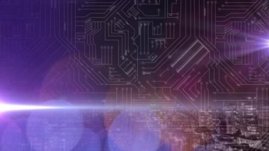 Parlayan bilgisayar devre kartında veri işleme animasyonu. küresel bağlantılar, dijital arayüz ve dijital olarak oluşturulan güvenlik konsepti.