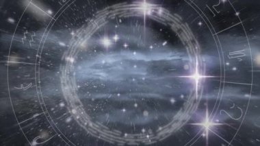 Siyah zemin üzerinde titreşen ışık lekeleri olan dönen yıldız işaret çarkının animasyonu. burç ve burç işaretleri konsepti dijital olarak oluşturulmuş video.