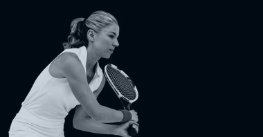 Siyah arka planda bayan tenisçinin gübresi. şampiyonluklar, spor ve yarışma konsepti dijital olarak oluşturulmuş imaj.