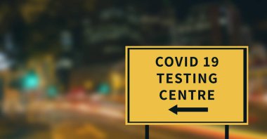 Covid 19 test metninin kompozisyonu odak yolu dışında imzalanmış. küresel koronavirüs salgını konsepti dijital olarak oluşturulmuş görüntü.