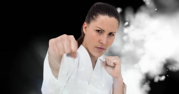 Sammansättning Kaukasiska Kvinnliga Karate Fighter Svart Bakgrund Med Vit Oskärpa — Stockfoto