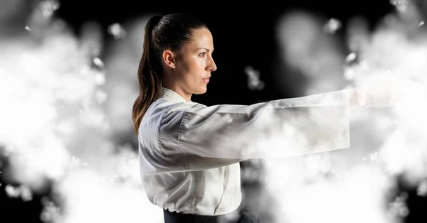 Sammensetningen Kaukasiske Kvinnelige Karatekrigere Svart Bakgrunn Med Hvitt Tåke Mesterskap – stockfoto