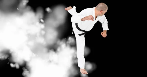 Sammansättning Kaukasiska Manliga Karate Fighter Svart Bakgrund Med Vit Oskärpa — Stockfoto