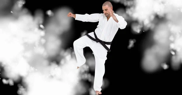 Sammansättning Kaukasiska Manliga Karate Fighter Svart Bakgrund Med Vit Oskärpa — Stockfoto